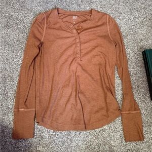 Gap Henley size s